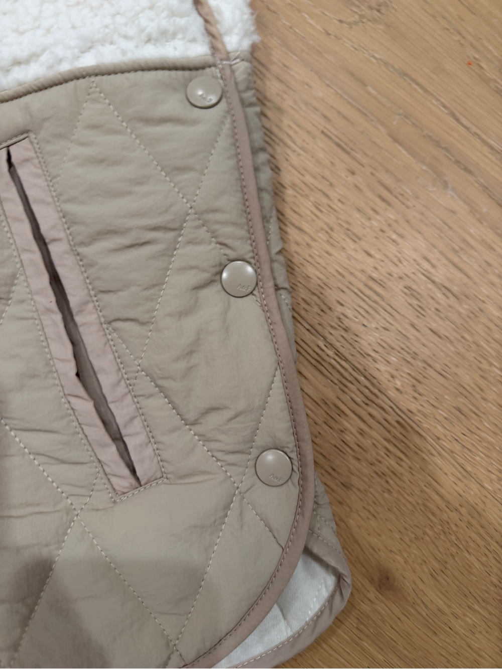 Abercrombie & Fitch Soft Cream Sherpa Zip Vest with Tan Lining Medium - Picture 2 of 9
